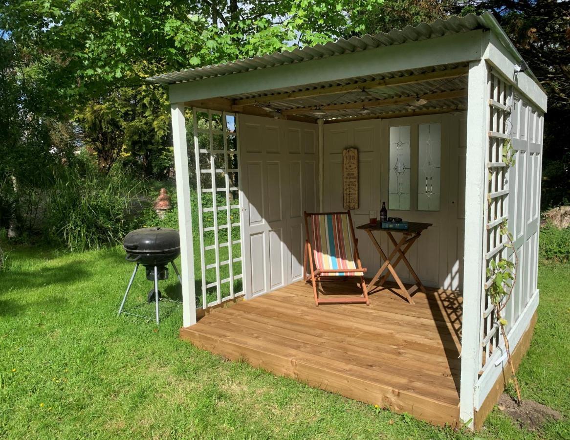Lilliput - Delightful 1-Bedroom Shepherd'S Hut Holsworthy Exterior photo