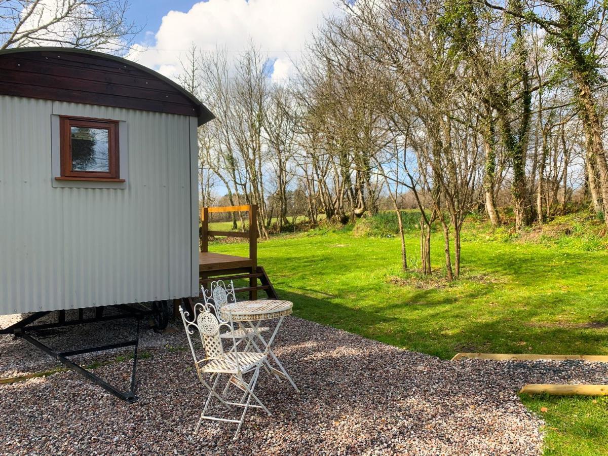 Lilliput - Delightful 1-Bedroom Shepherd'S Hut Holsworthy Exterior photo